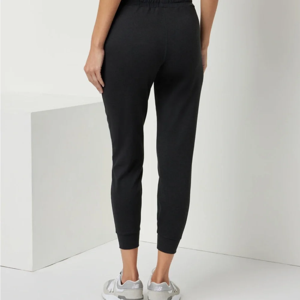 Vuori Women’s Performance Jogger Black Heather - Picture 4 of 8